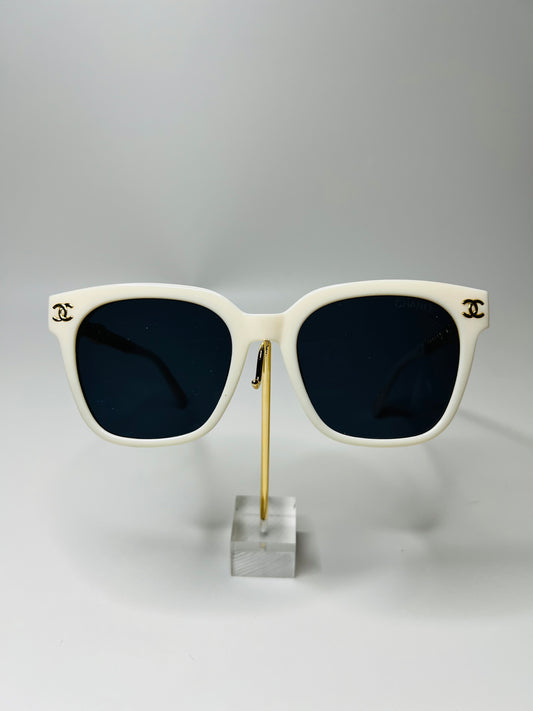 White and Gold Round Frame Sunglasses